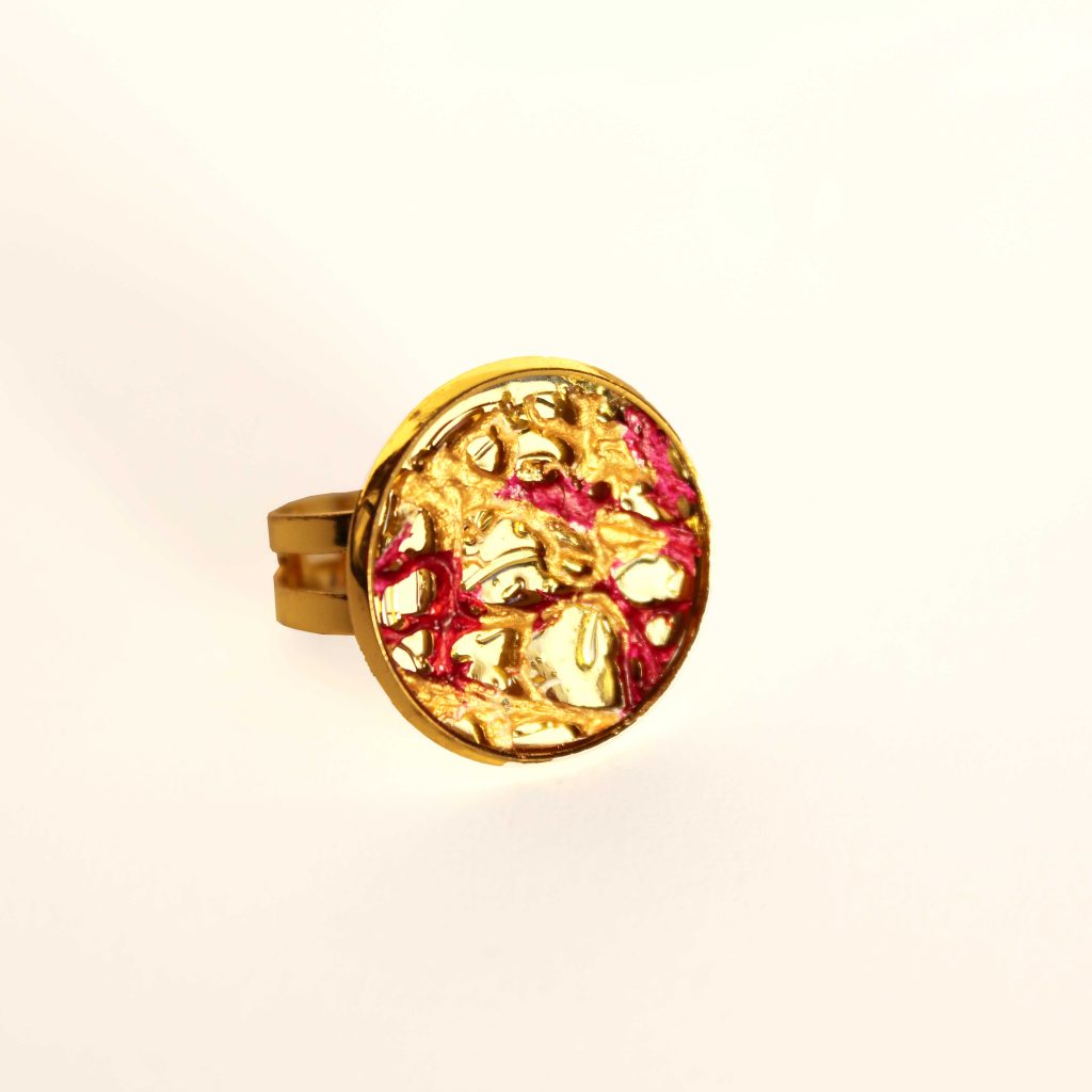 Anello collezione "Natura" rodiato dorato in fibra di fico d'india oro e magenta