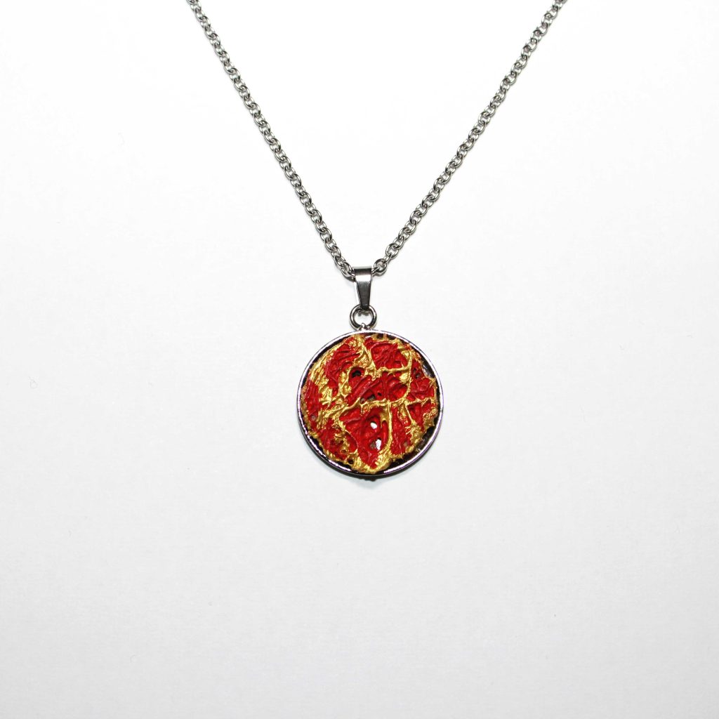 Collana collezione "Opuntia Elegance" in acciaio argentato con cabochon tondo in fibra di fico d'india oro e rosso