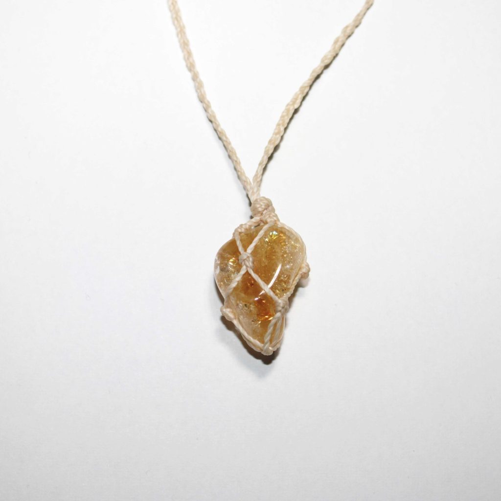 Collana collezione " Nodi di Natura" in macramè con Quarzo Citrino