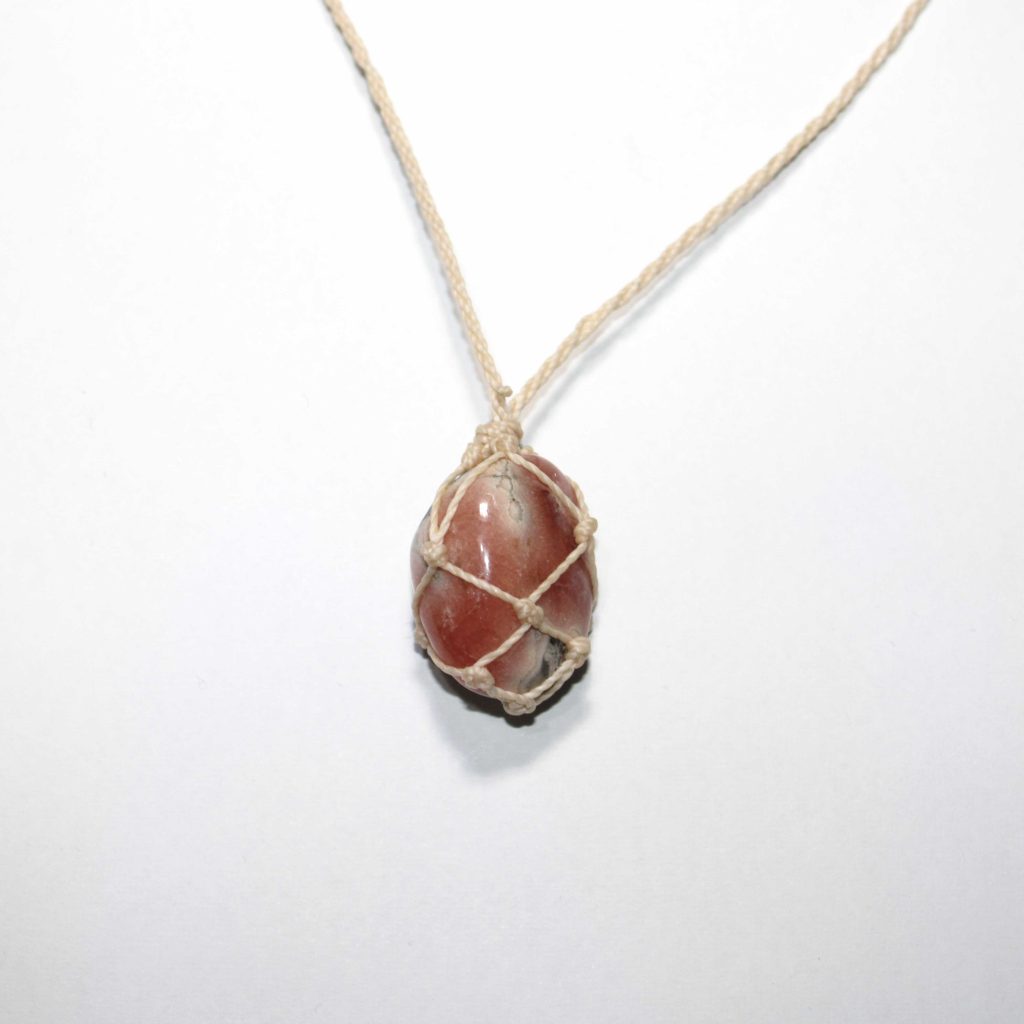 Collana collezione " Nodi di Natura" in macramè con Rodocrosite