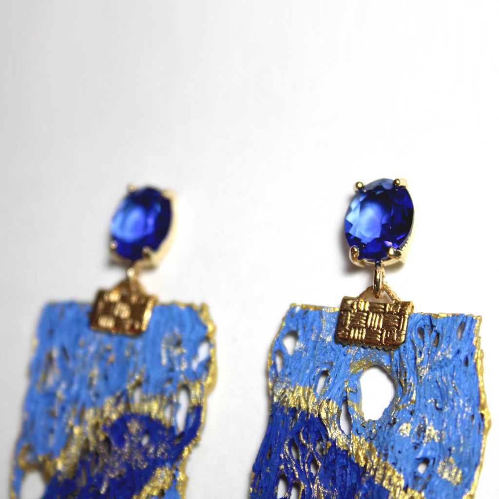 Orecchini dorati collezione "Opuntia Preziosa", in fibra di fico d'india oro, blu e azzurro - Image 2