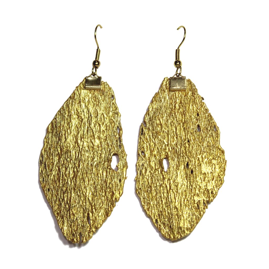 Orecchini pendenti collezione "Opuntia Couture" in acciaio dorato con fibra di fico d'india oro