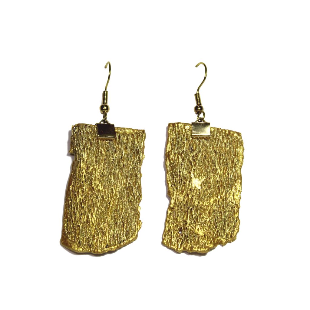 Orecchini pendenti collezione "Opuntia Couture" in acciaio dorato con fibra di fico d'india oro