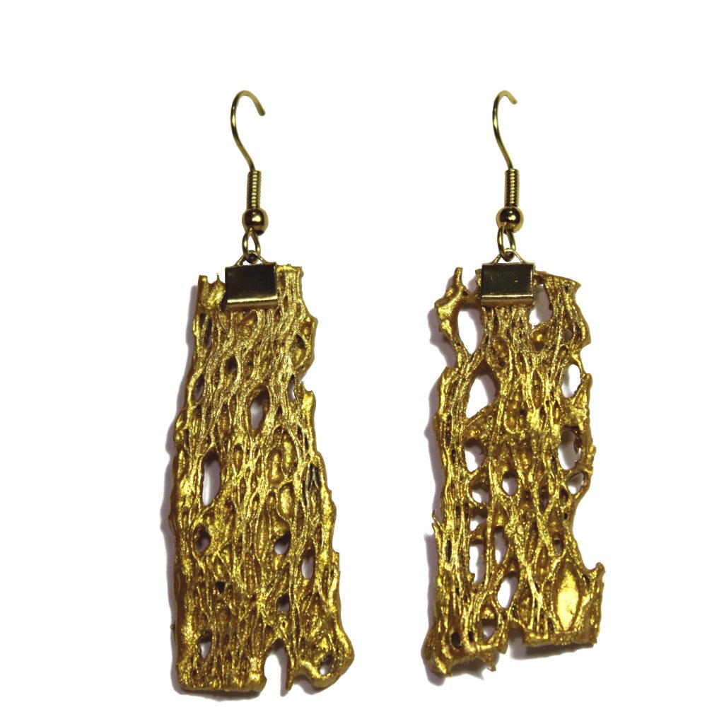 Orecchini pendenti collezione "Opuntia Couture" in acciaio dorato con fibra di fico d'india oro