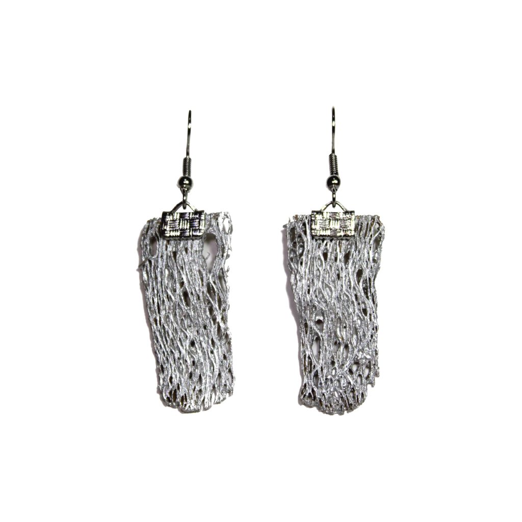 Orecchini pendenti collezione "Opuntia Couture" in acciaio argentato con fibra di fico d'india argento