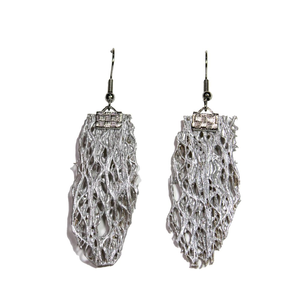 Orecchini pendenti collezione "Opuntia Couture" in acciaio argentato con fibra di fico d'india argento